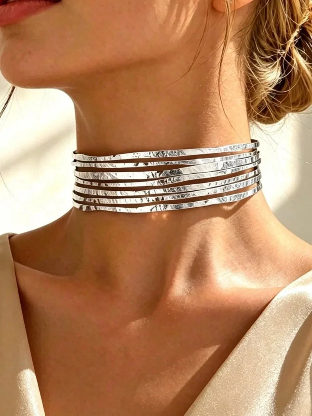 Silver Elegant Women's Multi-Layer Hammered Texture Geometric Line Open Choker